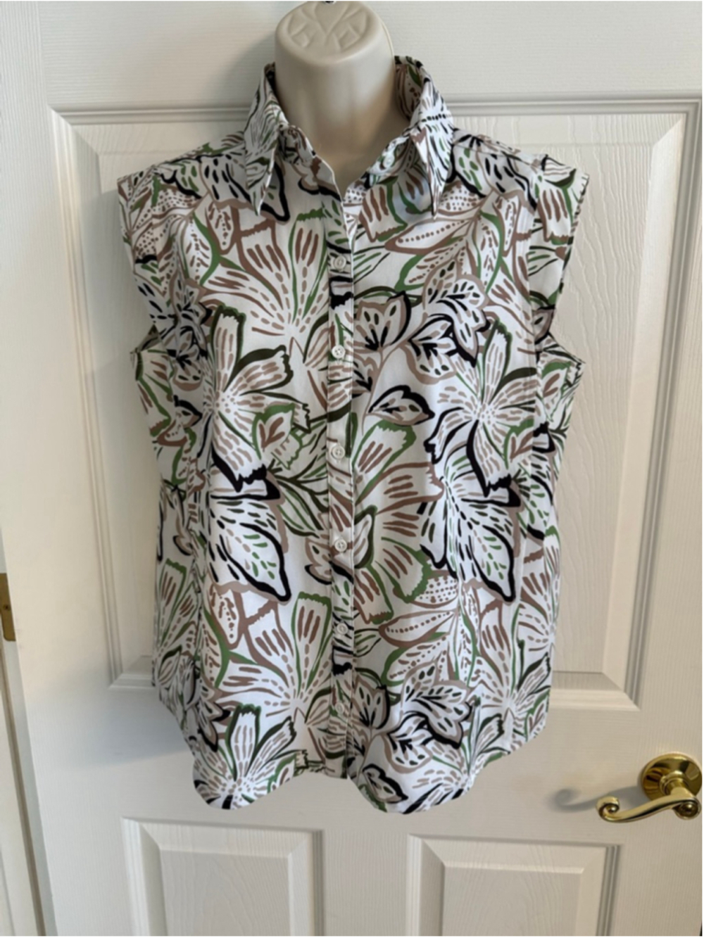 EUC Chico's Zenergy sleeveless top floral green brown white black size 6